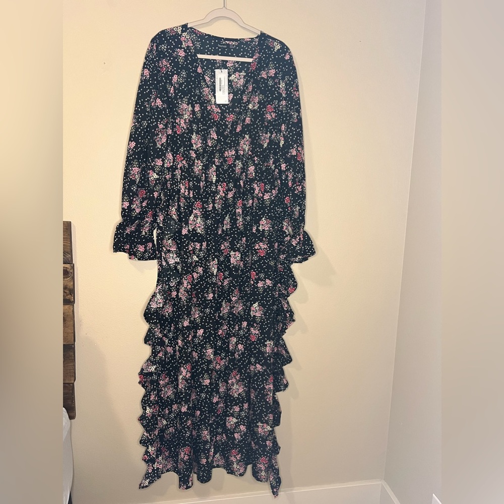 Brand Mew Boohoo Dress size 18
